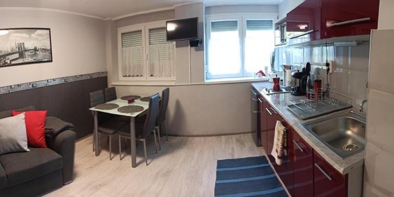 Апартаменти Angi Apartman- Nagyszeru Elhelyezkedes, Vendegkozpontu Szallashely-Szolgaltatas Гаркань Екстер'єр фото