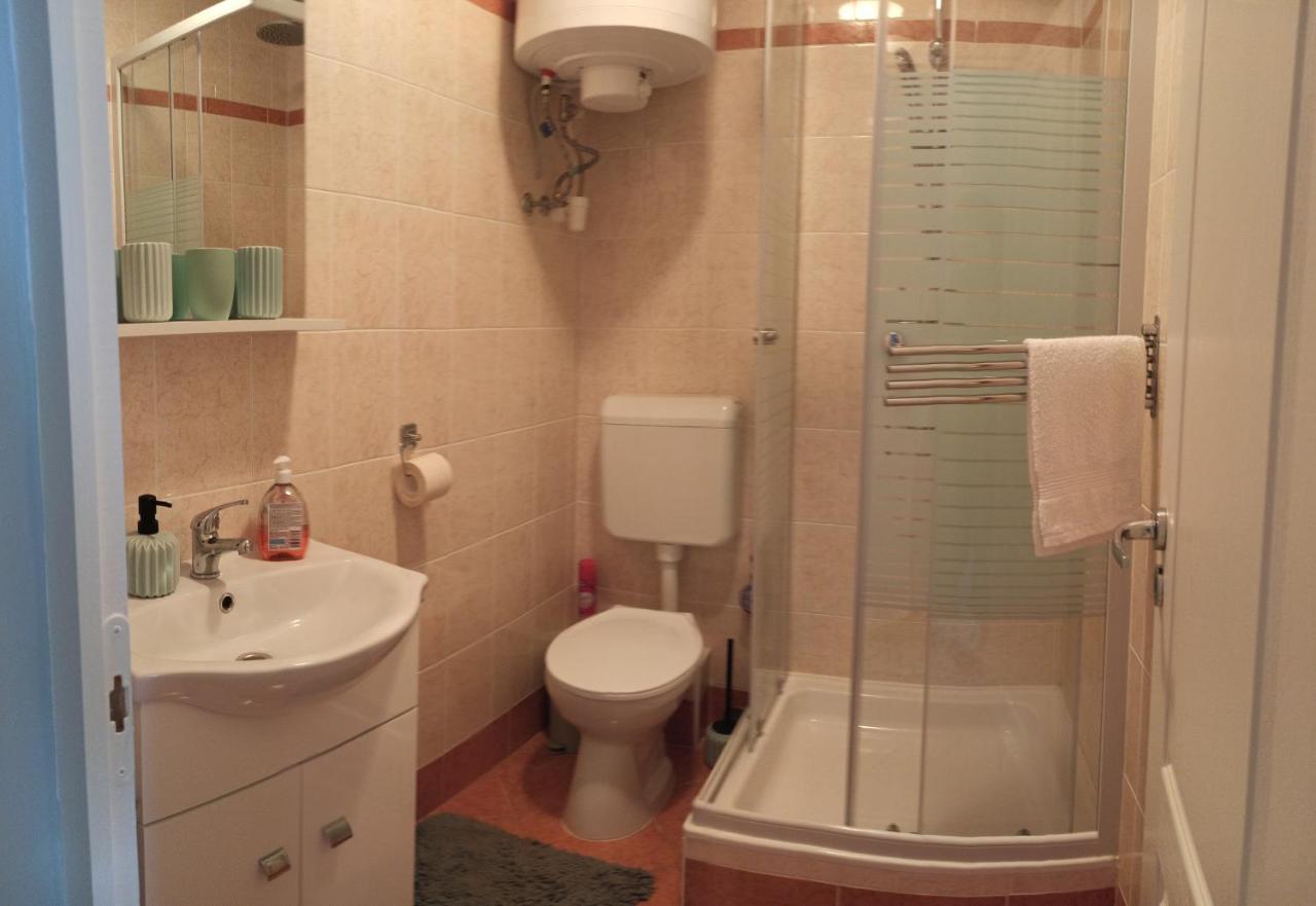 Апартаменти Angi Apartman- Nagyszeru Elhelyezkedes, Vendegkozpontu Szallashely-Szolgaltatas Гаркань Екстер'єр фото