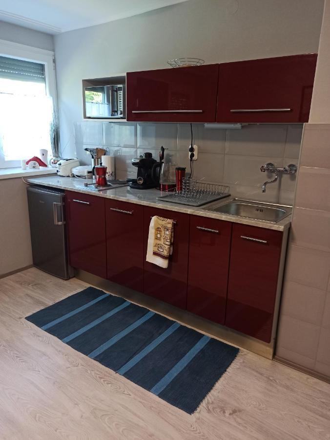 Апартаменти Angi Apartman- Nagyszeru Elhelyezkedes, Vendegkozpontu Szallashely-Szolgaltatas Гаркань Екстер'єр фото