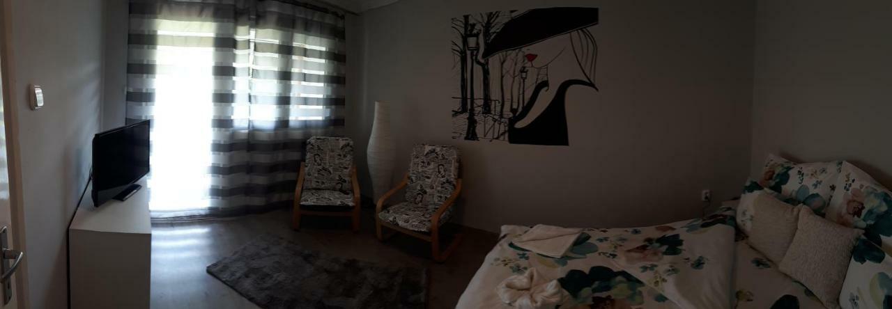 Апартаменти Angi Apartman- Nagyszeru Elhelyezkedes, Vendegkozpontu Szallashely-Szolgaltatas Гаркань Екстер'єр фото